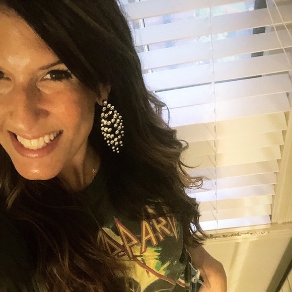 Meet your Posher, Nicole - Picture 1 of 1